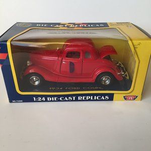 Motor Max 1:24 Collector's 1934 Ford Coupe Die-Cast Replica Car / Red Color